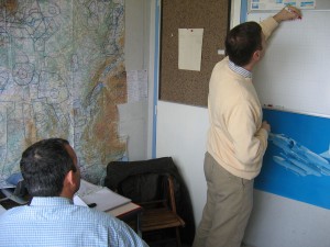 Briefing en salle avant un cours pratique en vol