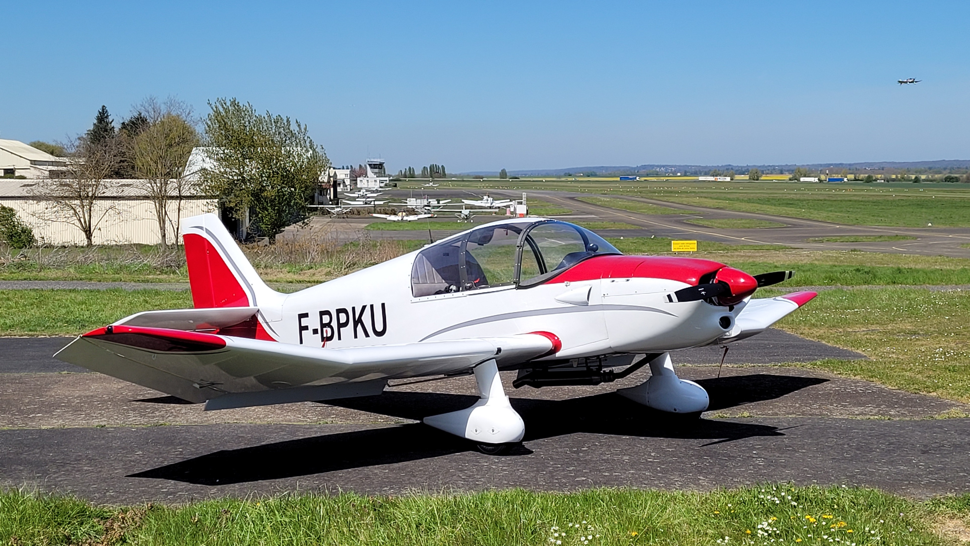 F-BPKU Robin DR 221 « DAUPHIN » Aéro-club de Courbevoie